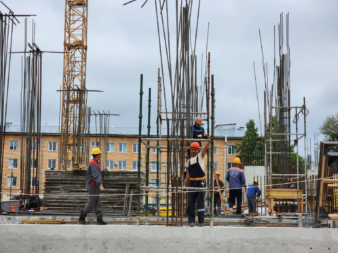 чехов, строительство, поликлиника, рабочие, дети,