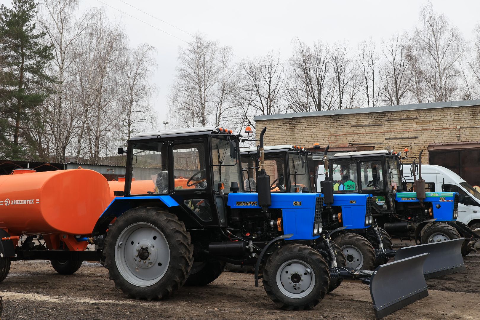 коммунальная техника, Дзержинский, уборка улиц,