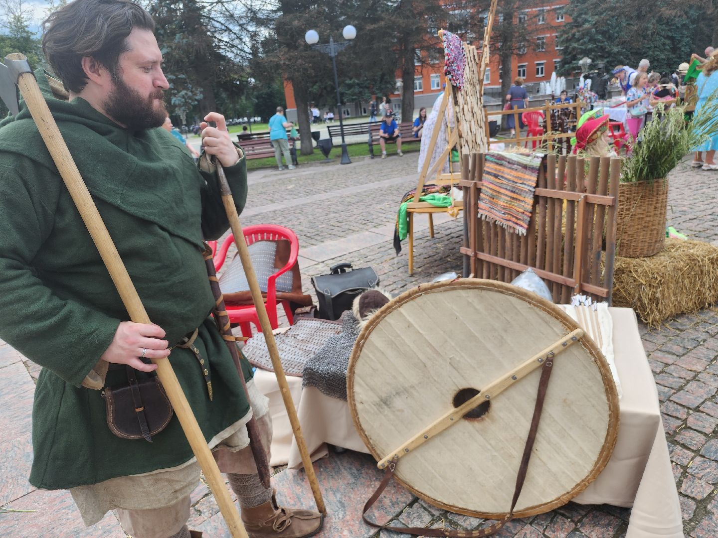 долгопрудный, День русской культуры, реконструкторы, веретено, обереговая кукла, узороплетение, валяние шерсти,