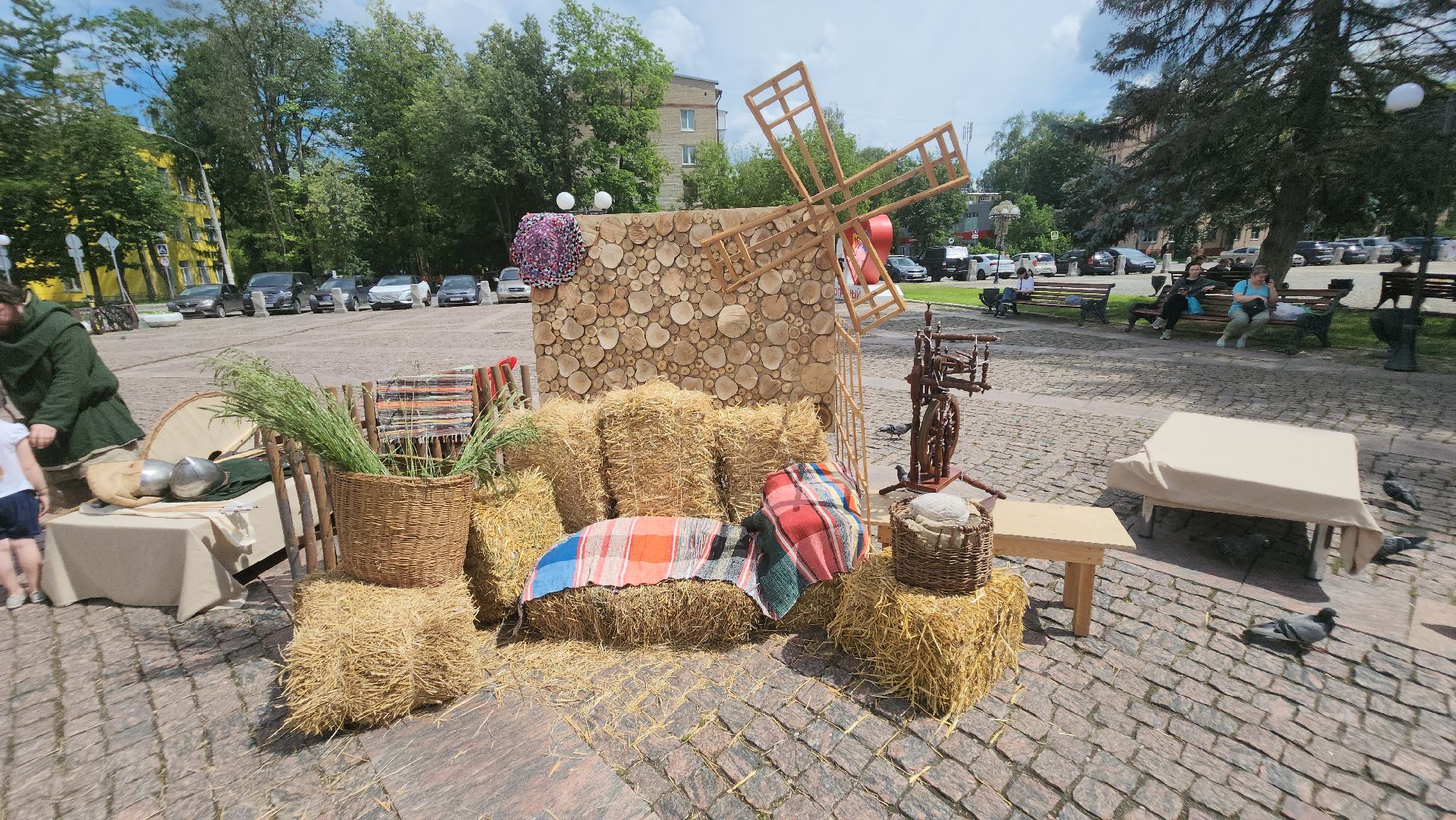 долгопрудный, День русской культуры, реконструкторы, веретено, обереговая кукла, узороплетение, валяние шерсти,