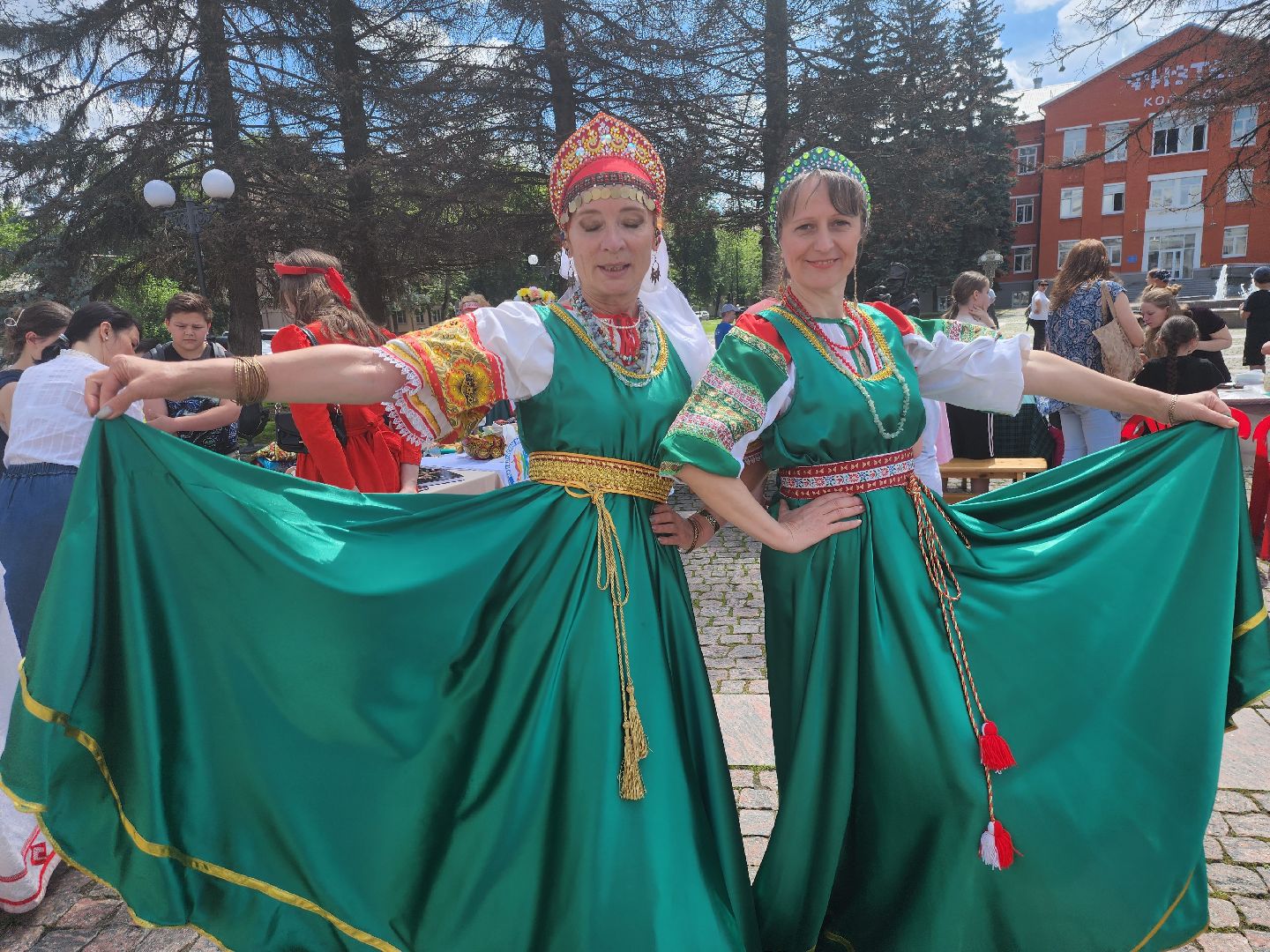 долгопрудный, День русской культуры, реконструкторы, веретено, обереговая кукла, узороплетение, валяние шерсти,