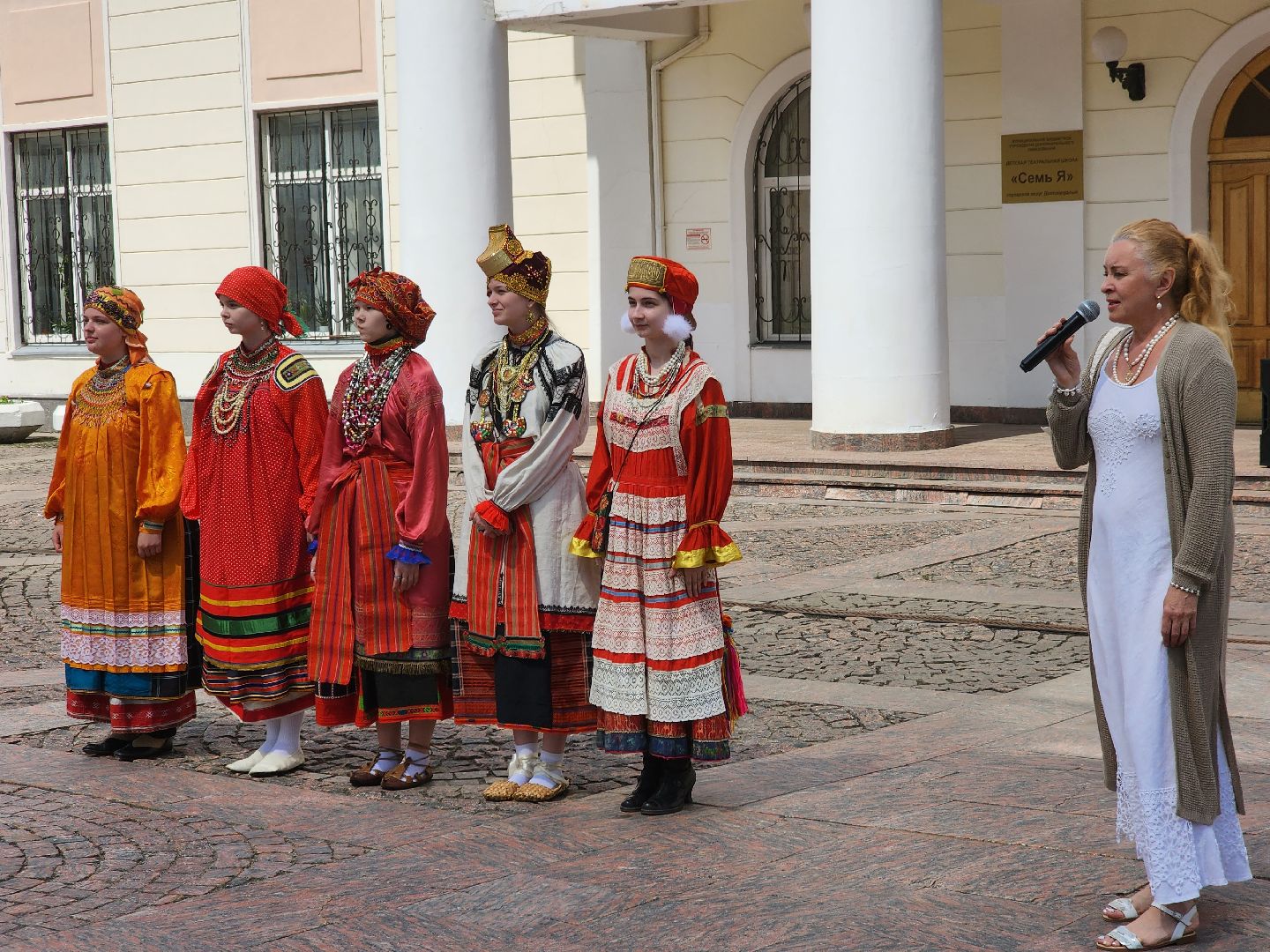 долгопрудный, День русской культуры, реконструкторы, веретено, обереговая кукла, узороплетение, валяние шерсти,