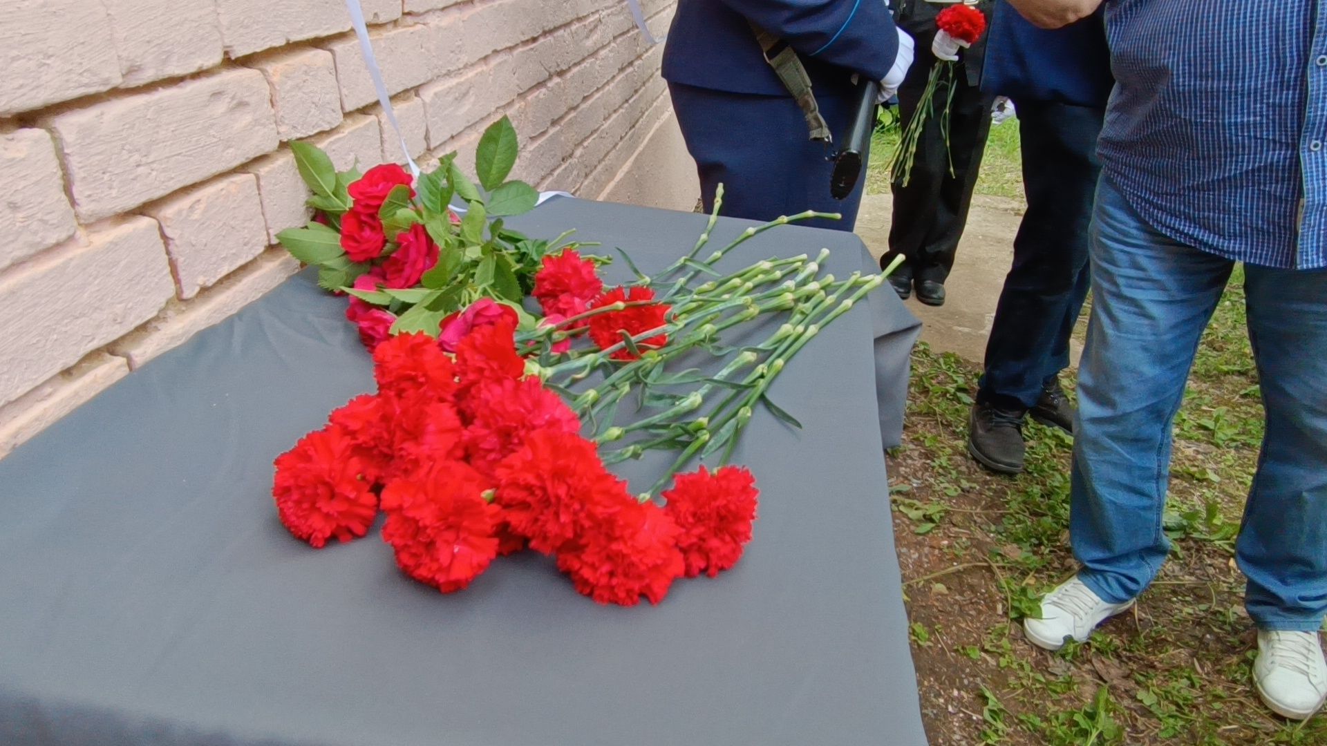 мемориальная доска, лобня, красная поляна,