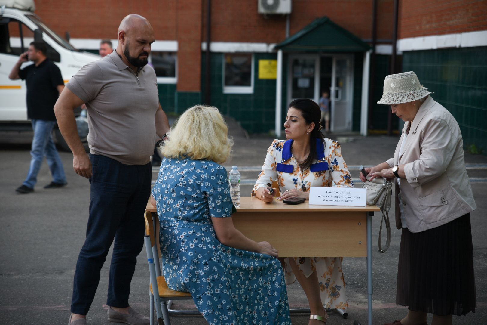 Бронницы, Выездная администрация, встреча администрации с жителями, Вопрос переселения,