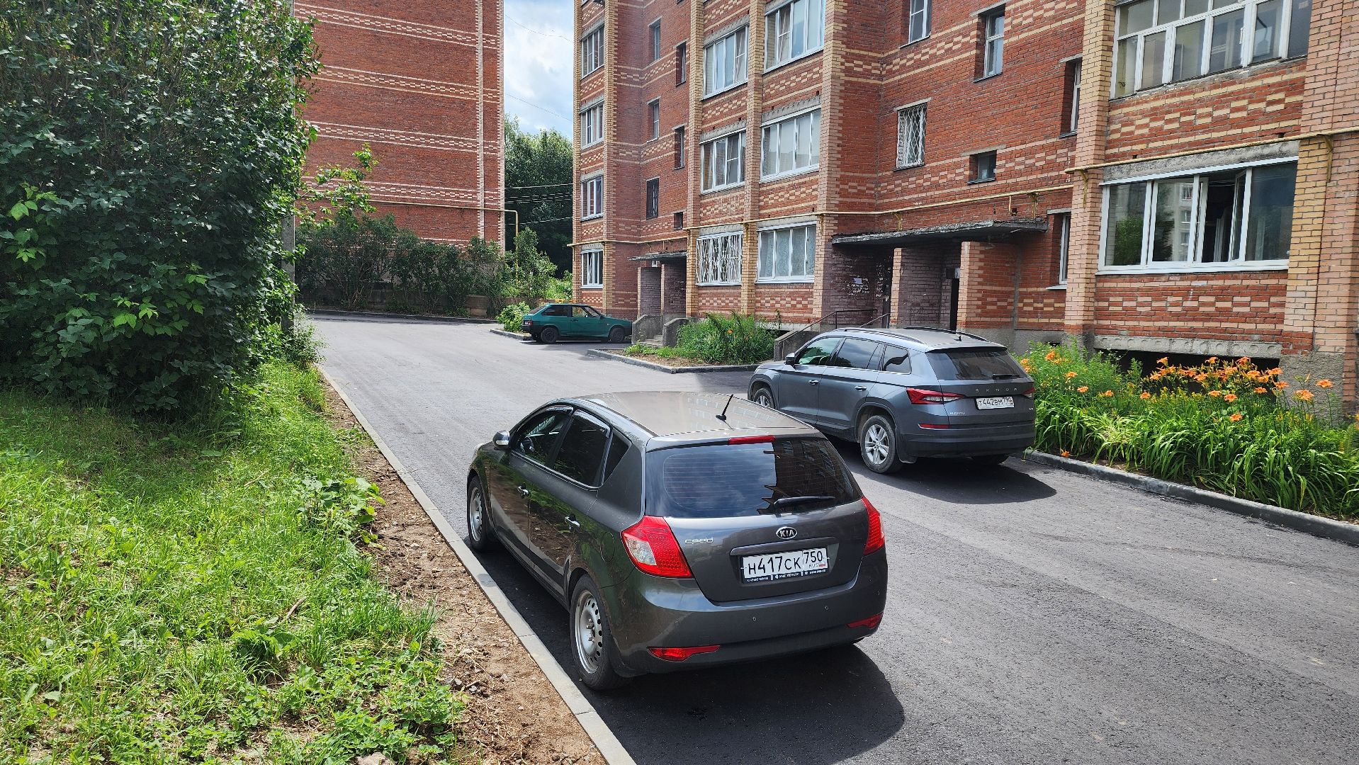 кашира, комплексное благоустройство, дворовая территория, парковка, троутар, водоотведение, озеленение, клумбы,