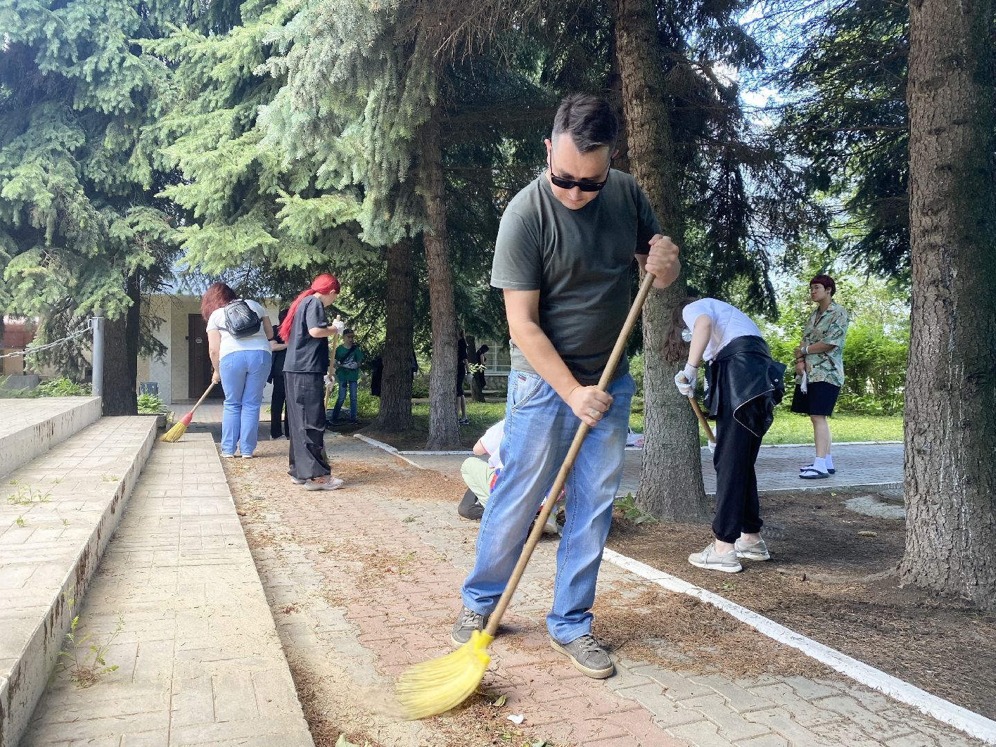 ЦВПВ, Домодедово, Подмосковье, день памяти и скорби, Уборка обелисков, Волонтеры, волонтеры подмосковья, уборка территории, Сохранение памятникво, Патриотизм,