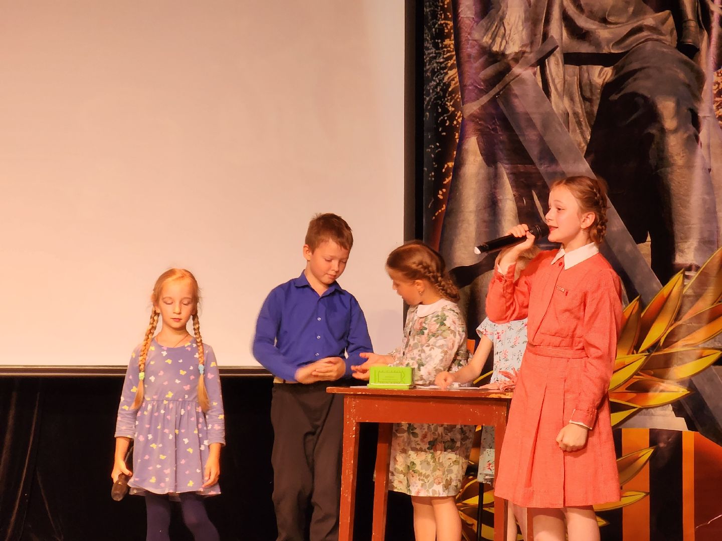 Ногинск, районный дом культуры, концерт, день памяти и скорби, лагерь, общество, жители,