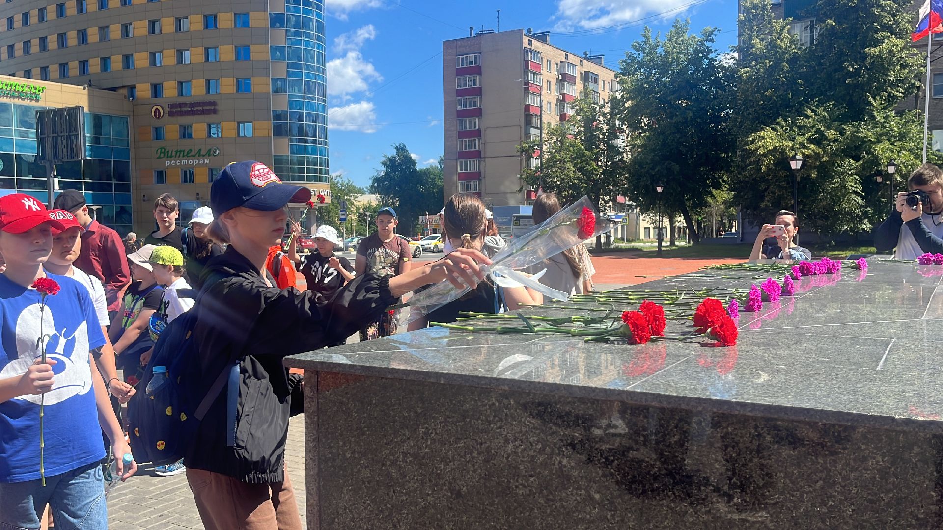 памятники, вечный огонь, мемориал, стела, экскурсии, экскурсия, экскурсии по историческим местам, школьники, дети,