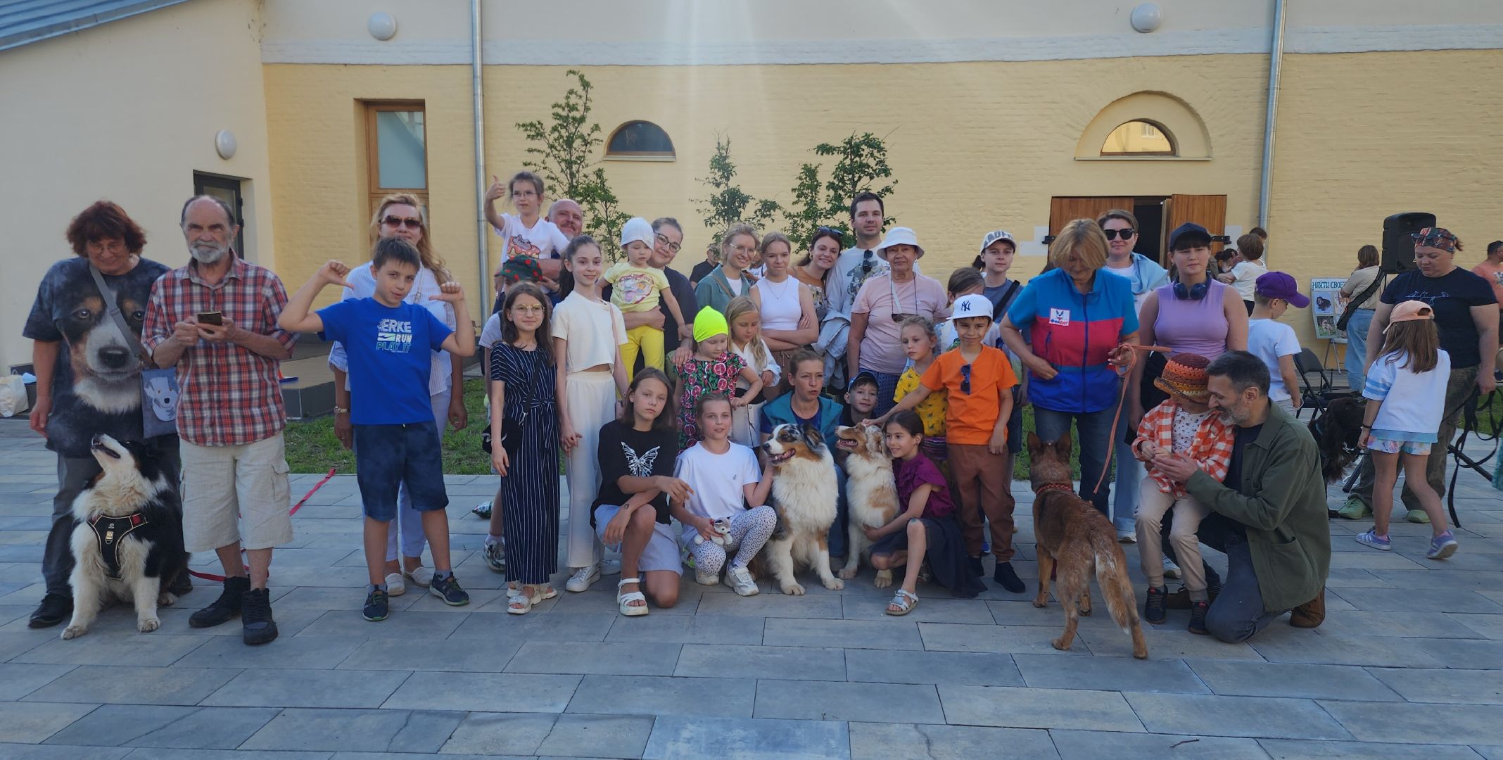 Звенигород, Общество,