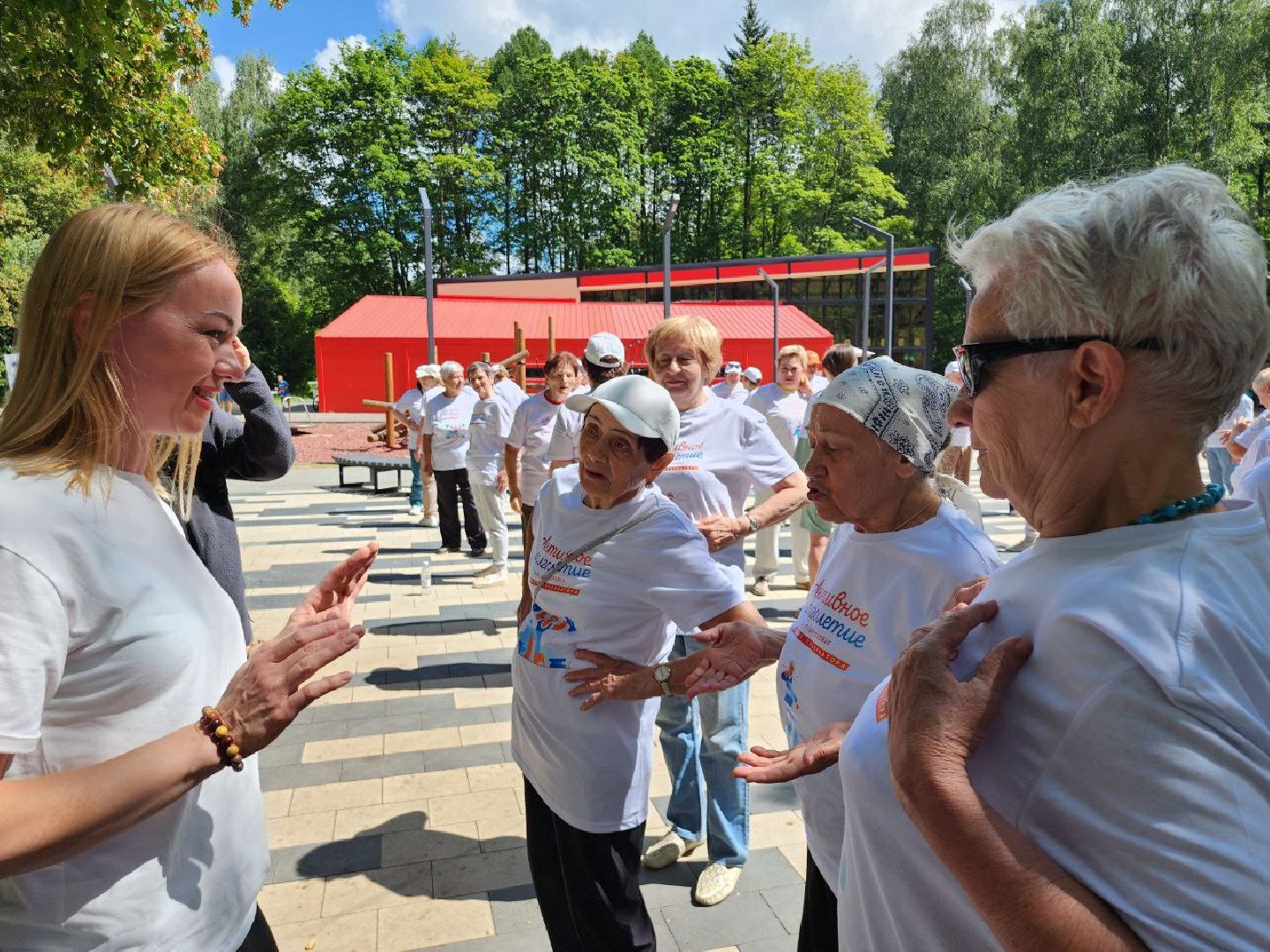 активное долголетие,зарядка долголетов, общеобластная зарядка, парк апаринки, видное, ленинский округ,