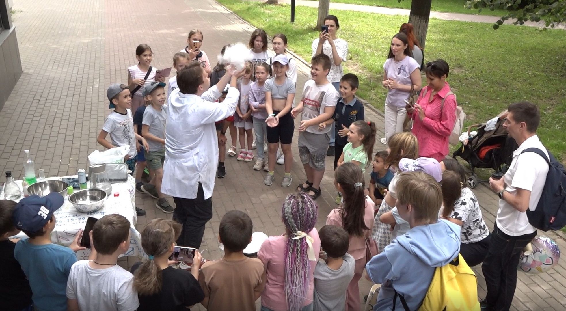 человек читающий, библиотека им Ахматовой, Домодедово,