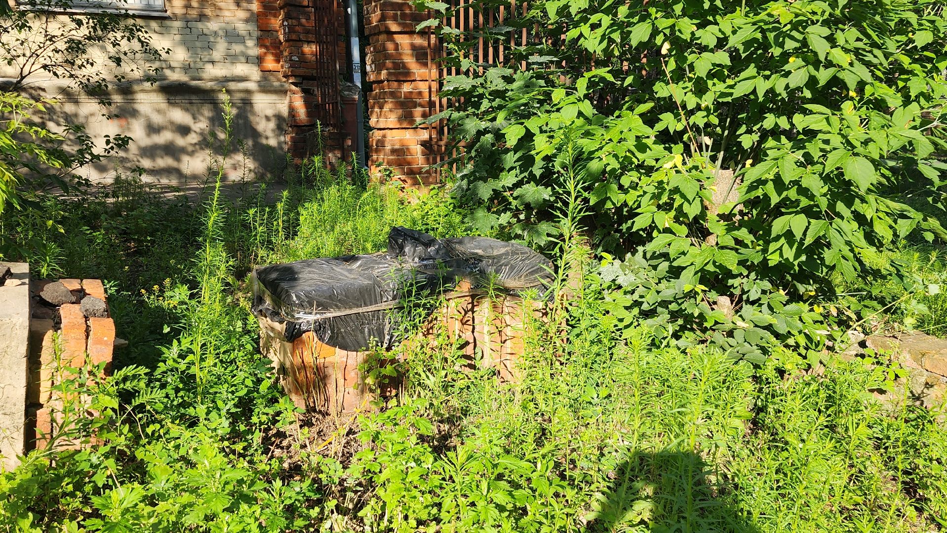 борис аубакиров, выездная администрация, колонны, ремонт, въездная группа, ул Чкалова, ул Маяковского, ул Советская, дворовая территория,