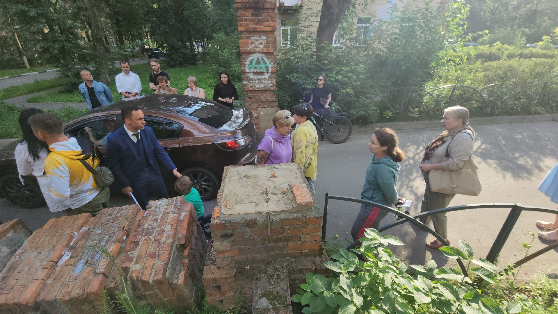 борис аубакиров, выездная администрация, колонны, ремонт, въездная группа, ул Чкалова, ул Маяковского, ул Советская, дворовая территория,