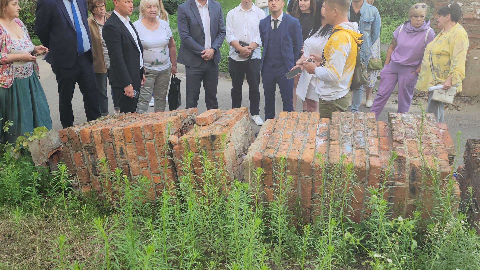 борис аубакиров, выездная администрация, колонны, ремонт, въездная группа, ул Чкалова, ул Маяковского, ул Советская, дворовая территория,