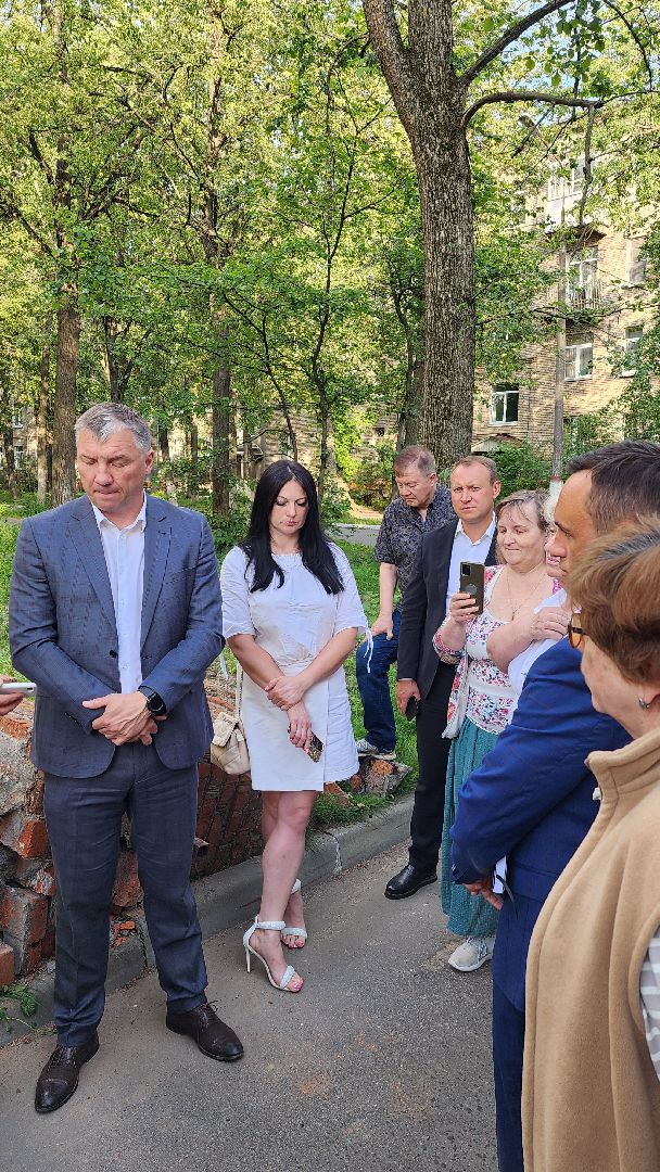 борис аубакиров, выездная администрация, колонны, ремонт, въездная группа, ул Чкалова, ул Маяковского, ул Советская, дворовая территория,