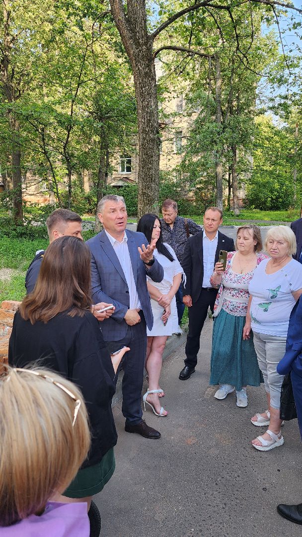 борис аубакиров, выездная администрация, колонны, ремонт, въездная группа, ул Чкалова, ул Маяковского, ул Советская, дворовая территория,