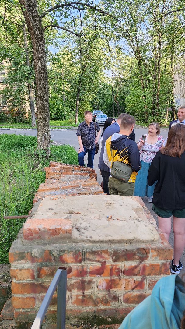 борис аубакиров, выездная администрация, колонны, ремонт, въездная группа, ул Чкалова, ул Маяковского, ул Советская, дворовая территория,