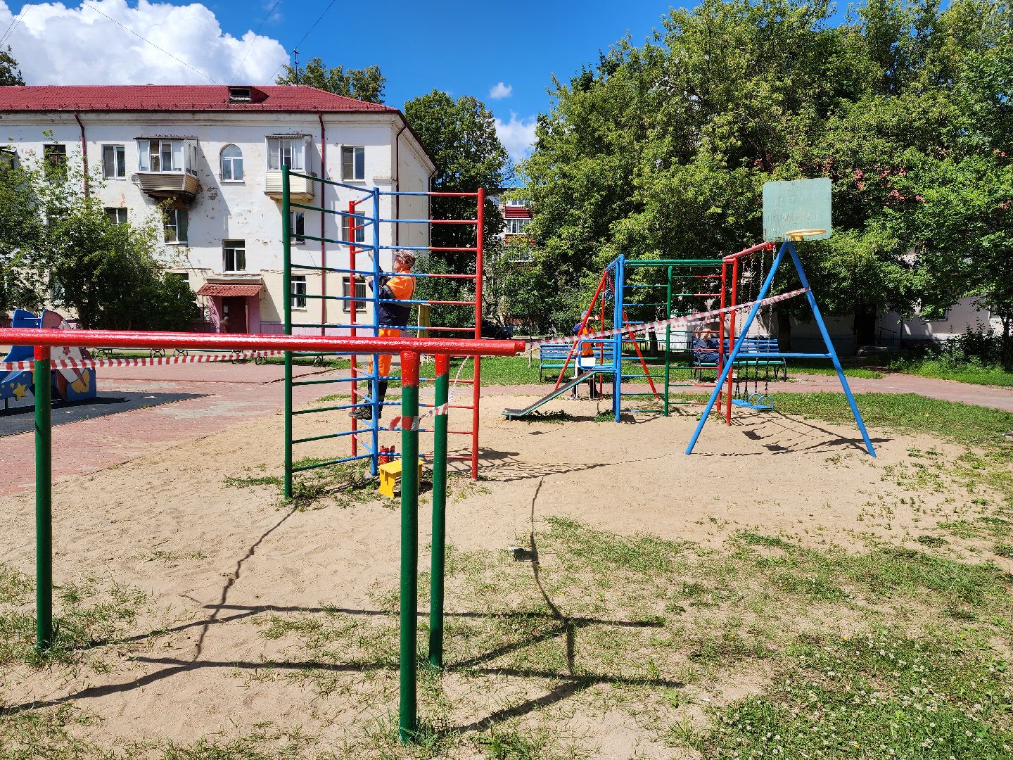 раменское, благоустройство, покраска детских площадок, двор на Михалевича 33-35,