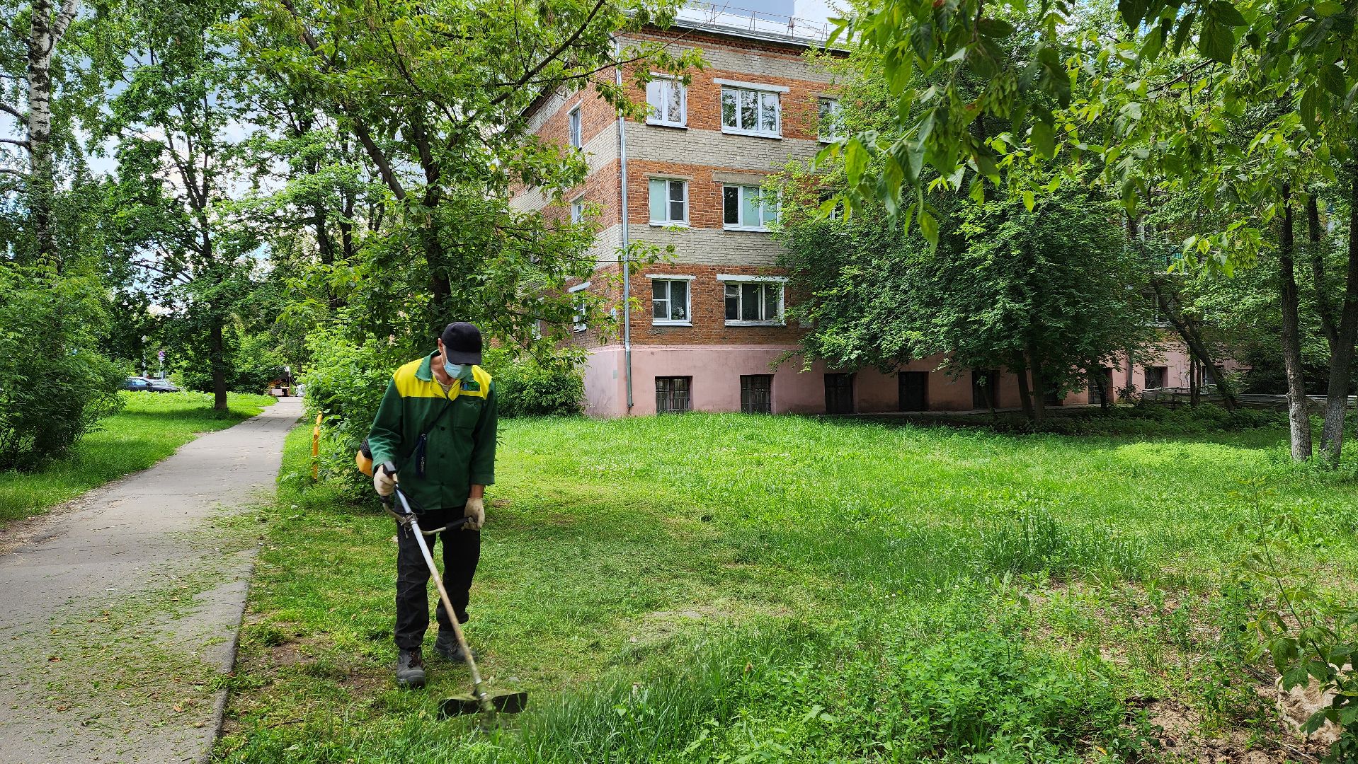 покос травы, управляющая компания, благоустройство,