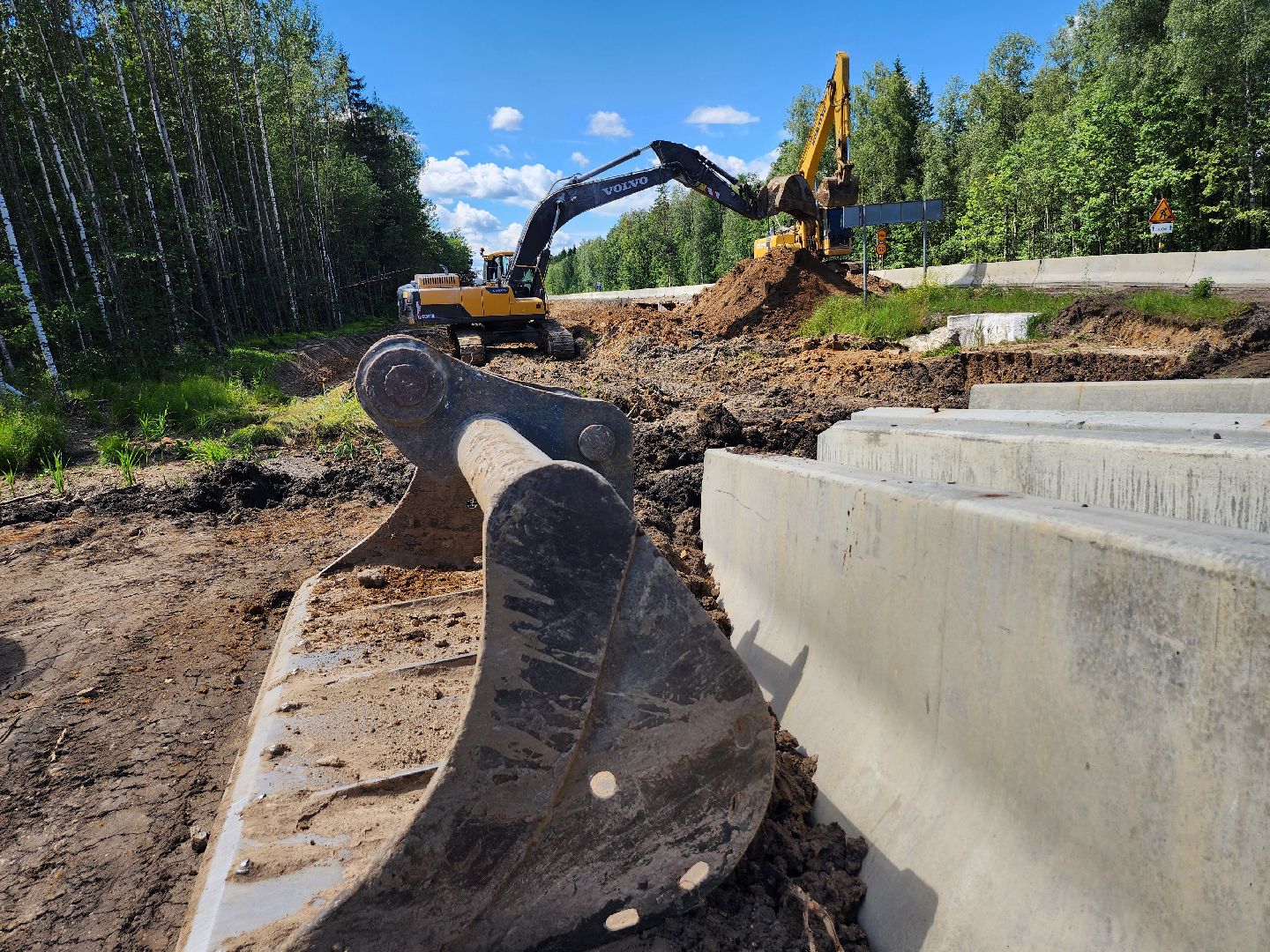 серпухов, поселок оболенск, земляные работы, трасса А108, строительство дорог, МБК,