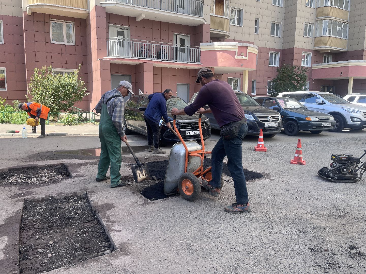 ямы, ямы на дорогах, ямочный ремонт, ремонт дорог,