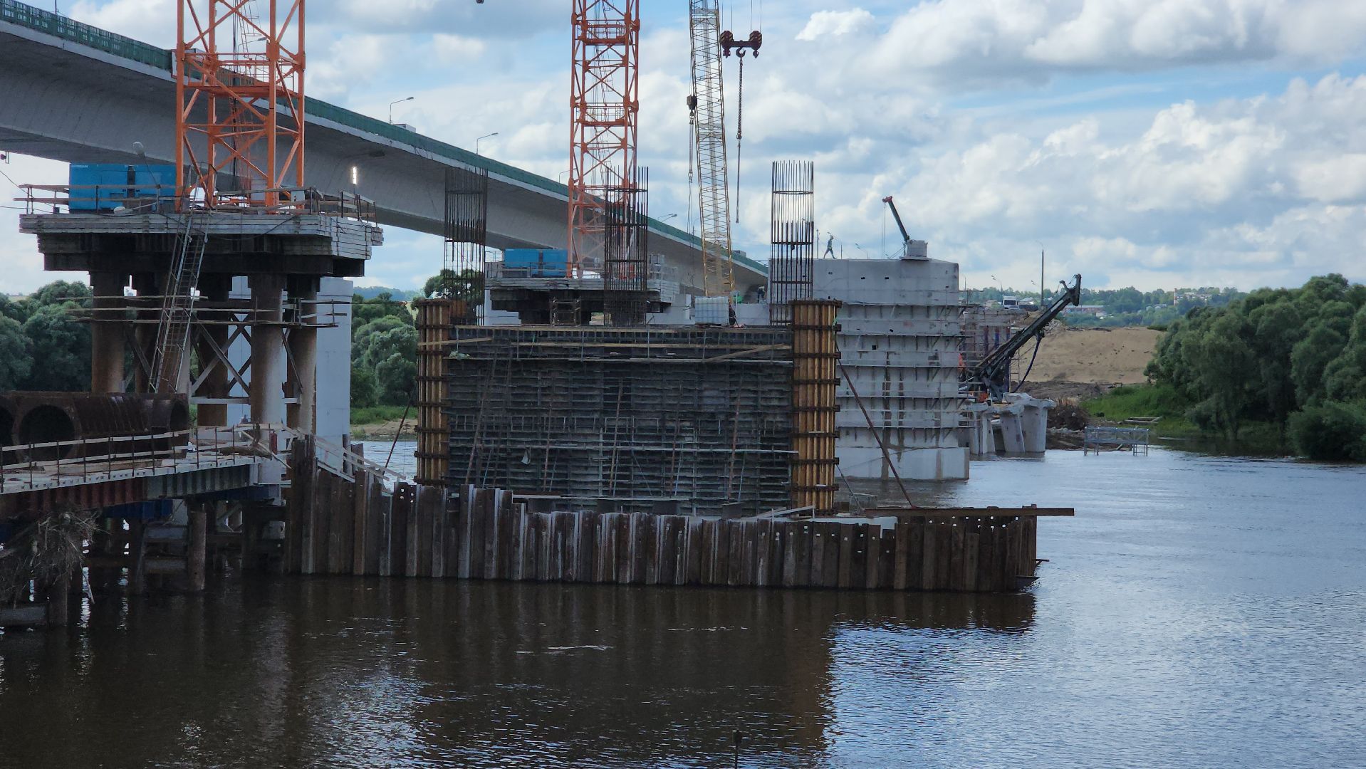 серпухов, трасса М2, строительство моста, река Ока, надвижка пролетного строения,