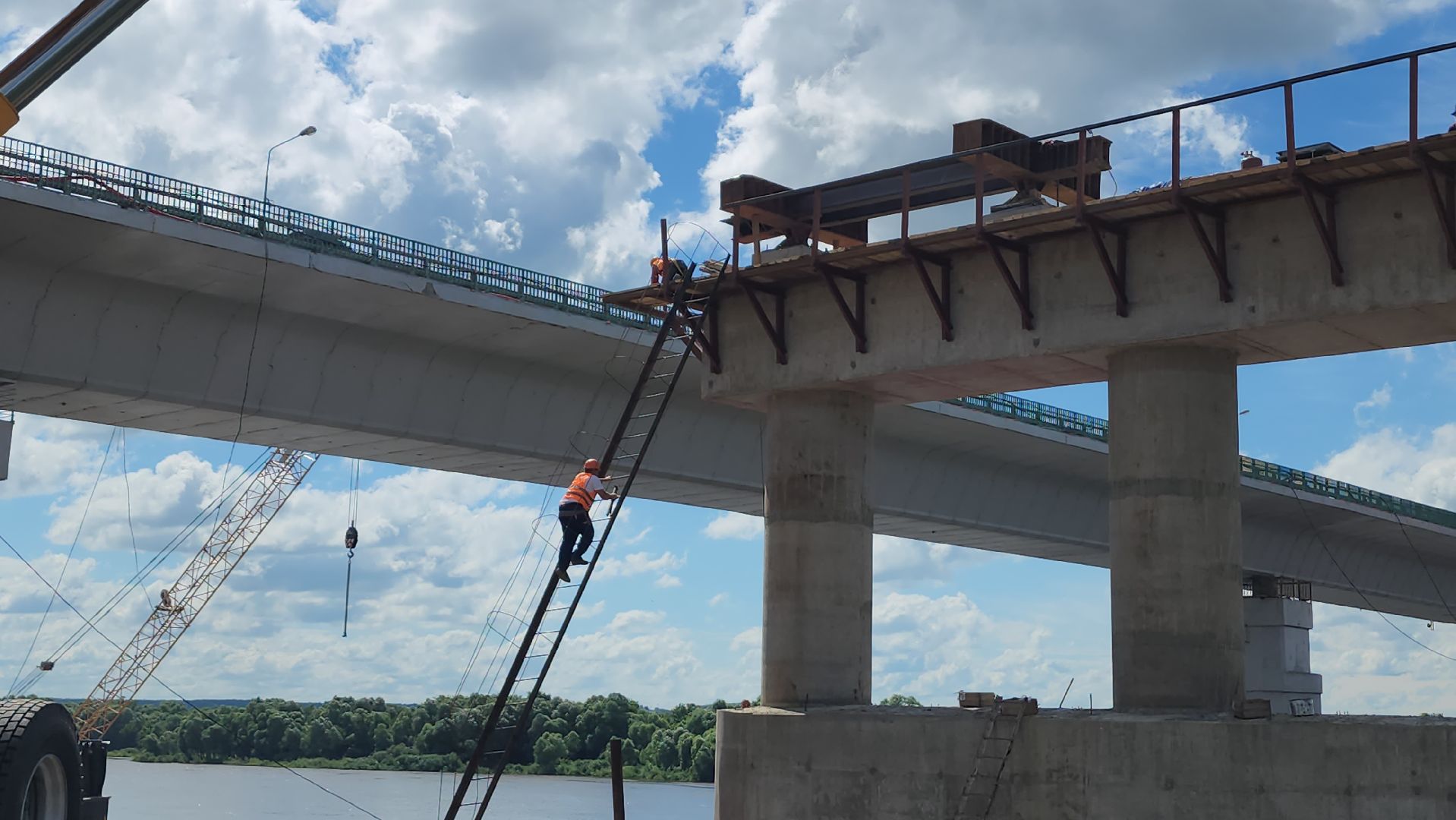 серпухов, трасса М2, строительство моста, река Ока, надвижка пролетного строения,