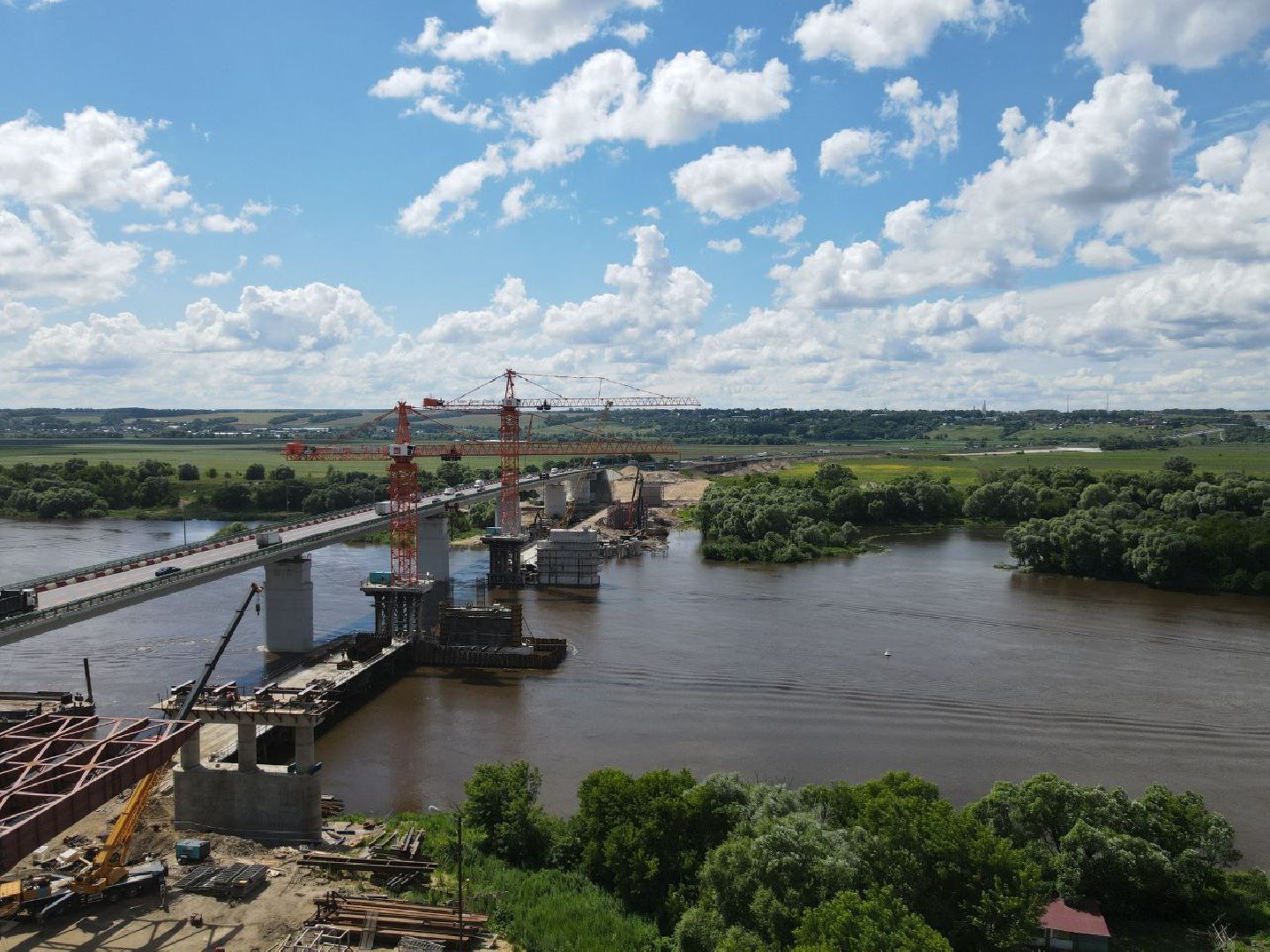 серпухов, трасса М2, строительство моста, река Ока, надвижка пролетного строения,