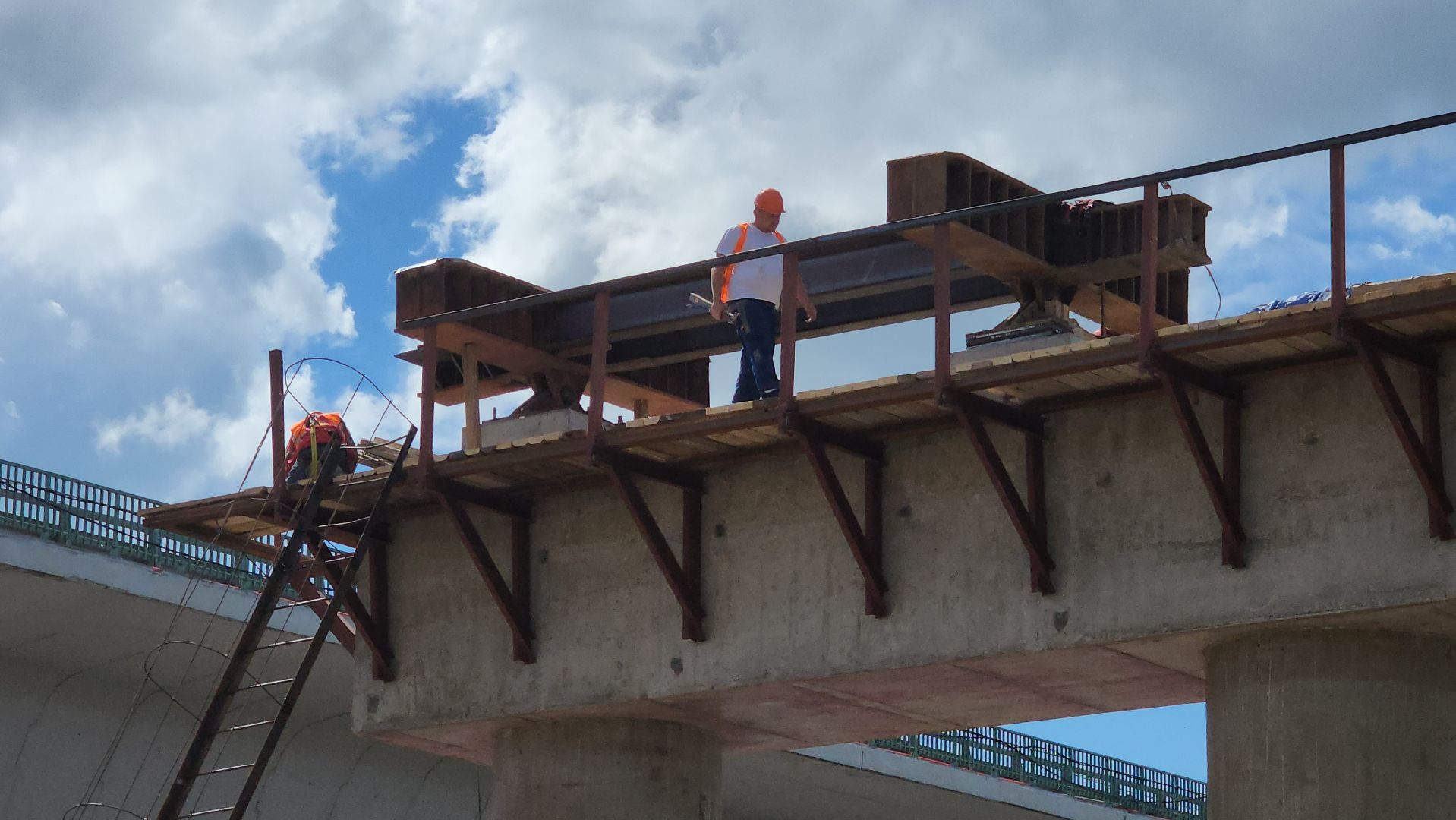 серпухов, трасса М2, строительство моста, река Ока, надвижка пролетного строения,