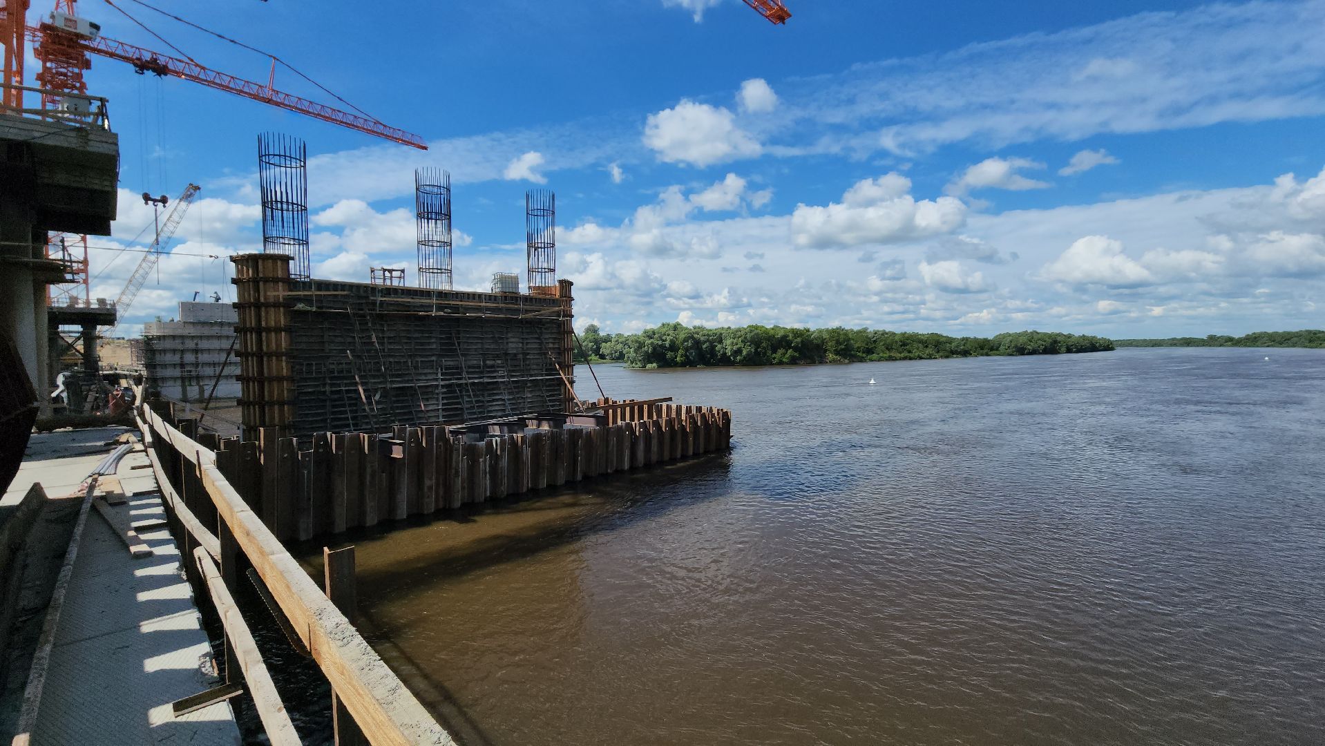 серпухов, трасса М2, строительство моста, река Ока, надвижка пролетного строения,