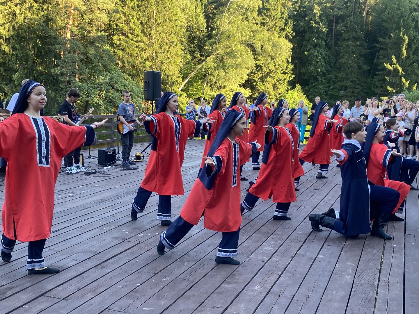 День молодежи во Власихе, праздник молодежи, верхнее озеро во власихе, академия творчества, красная звезда рвсн,