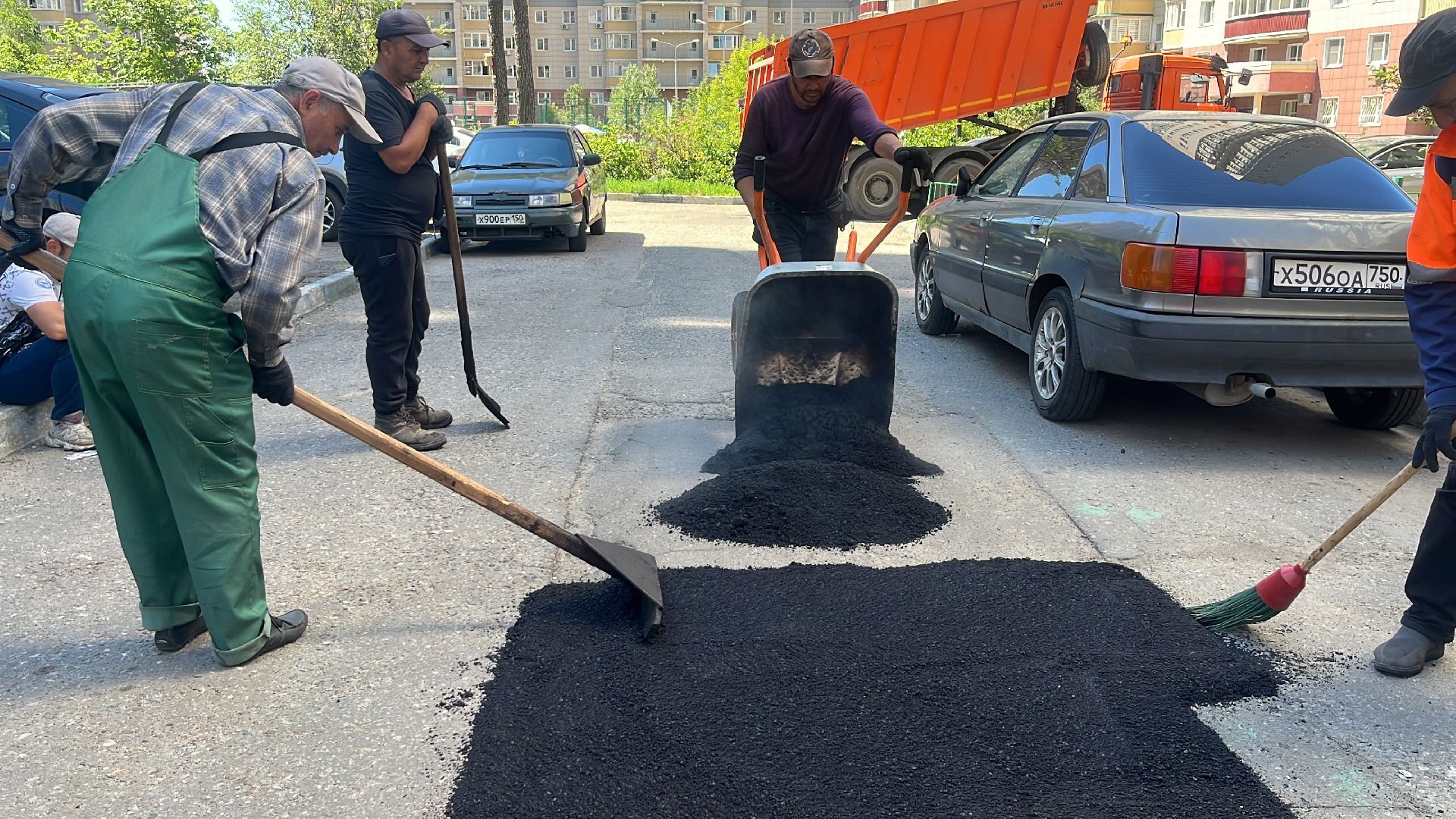 ямы, ямы на дорогах, ямочный ремонт, ремонт дорог, ремонт дороги, ремонт дорог во дворах,