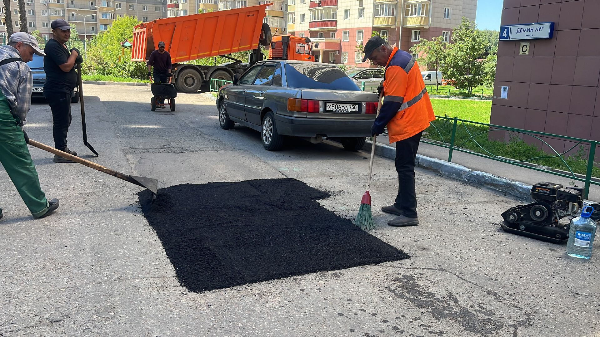 ямы, ямы на дорогах, ямочный ремонт, ремонт дорог, ремонт дороги, ремонт дорог во дворах,