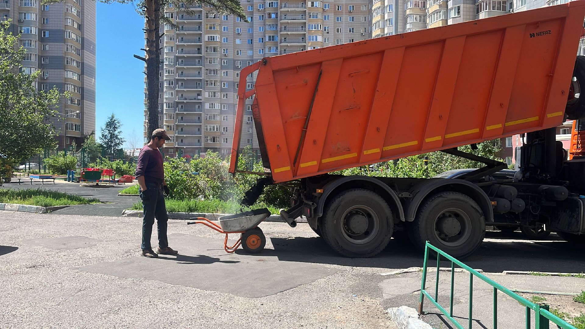 ямы, ямы на дорогах, ямочный ремонт, ремонт дорог, ремонт дороги, ремонт дорог во дворах,