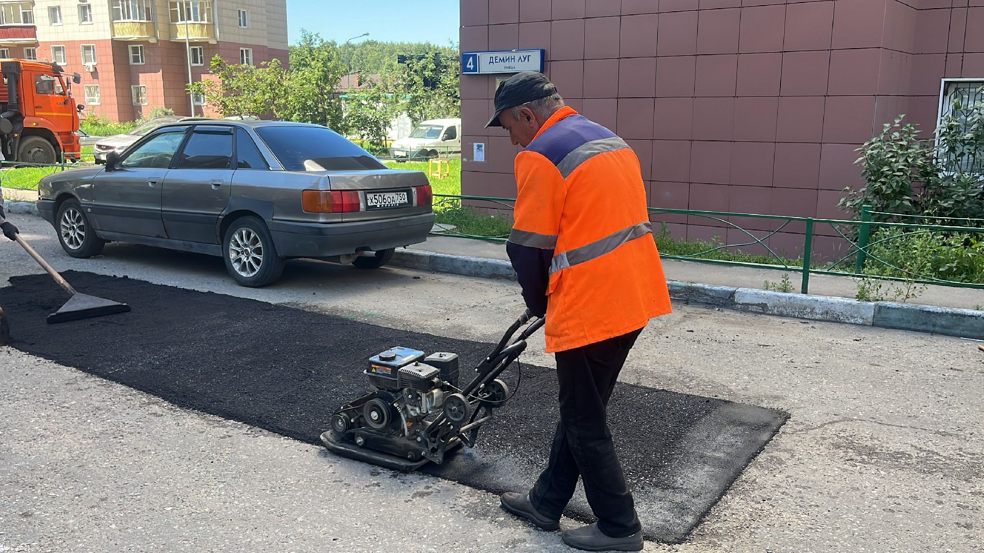 ямы, ямы на дорогах, ямочный ремонт, ремонт дорог, ремонт дороги, ремонт дорог во дворах,