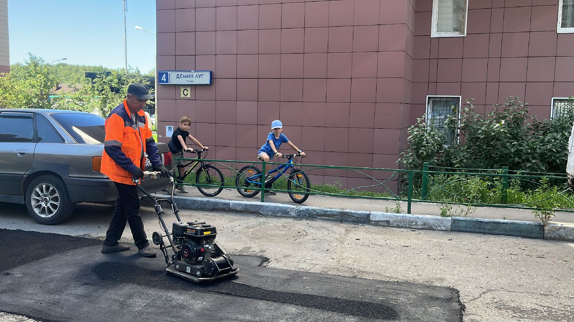 ямы, ямы на дорогах, ямочный ремонт, ремонт дорог, ремонт дороги, ремонт дорог во дворах,