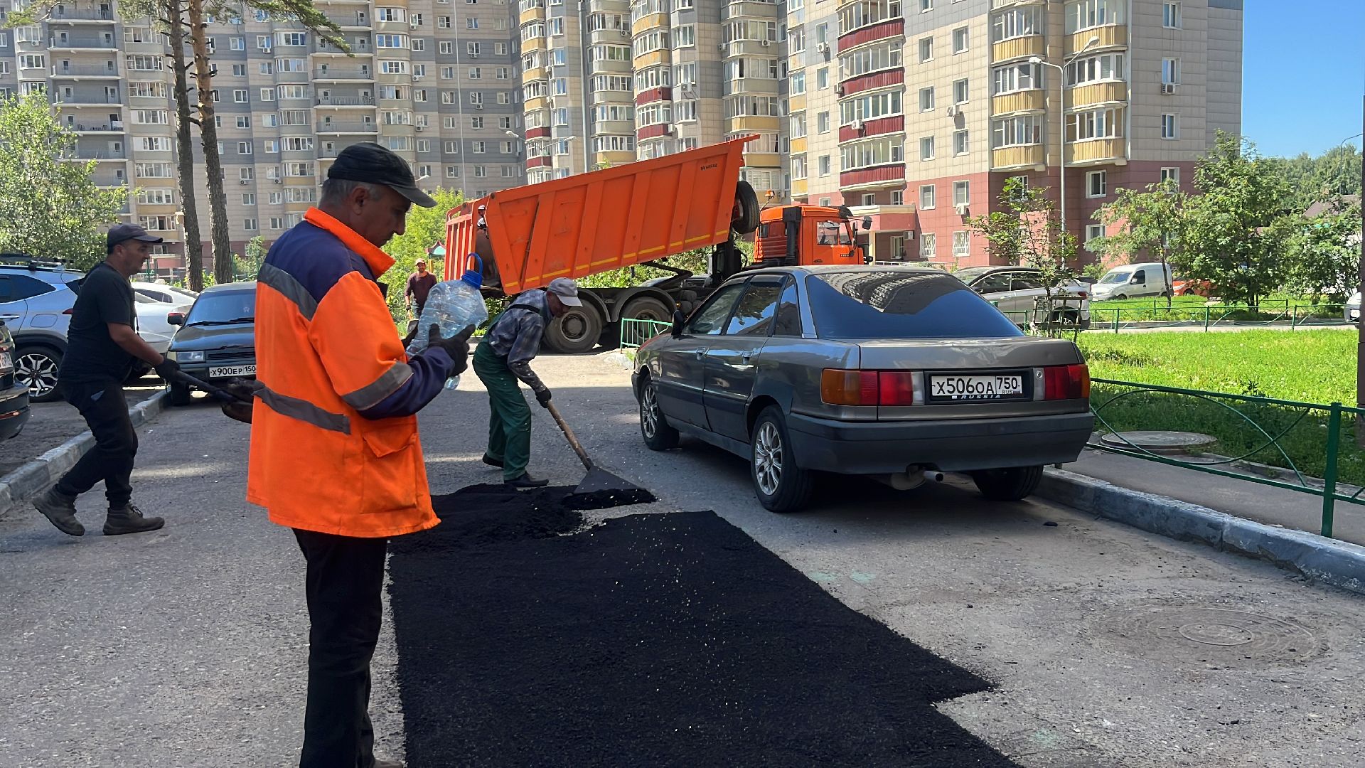 ямы, ямы на дорогах, ямочный ремонт, ремонт дорог, ремонт дороги, ремонт дорог во дворах,