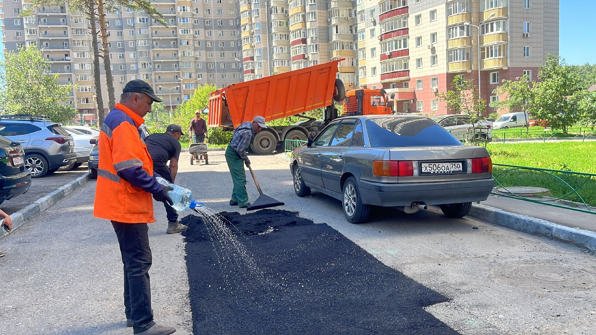 ямы, ямы на дорогах, ямочный ремонт, ремонт дорог, ремонт дороги, ремонт дорог во дворах,