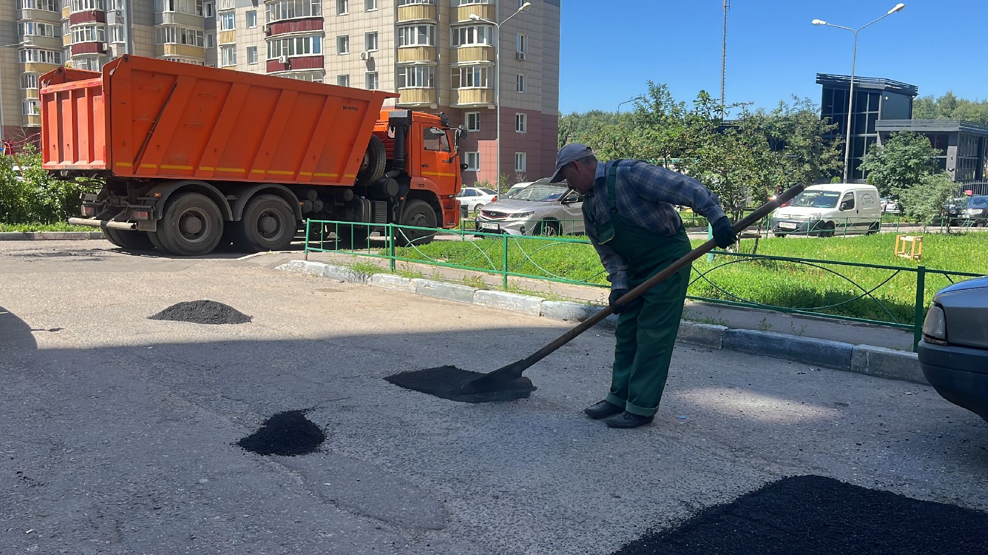 ямы, ямы на дорогах, ямочный ремонт, ремонт дорог, ремонт дороги, ремонт дорог во дворах,