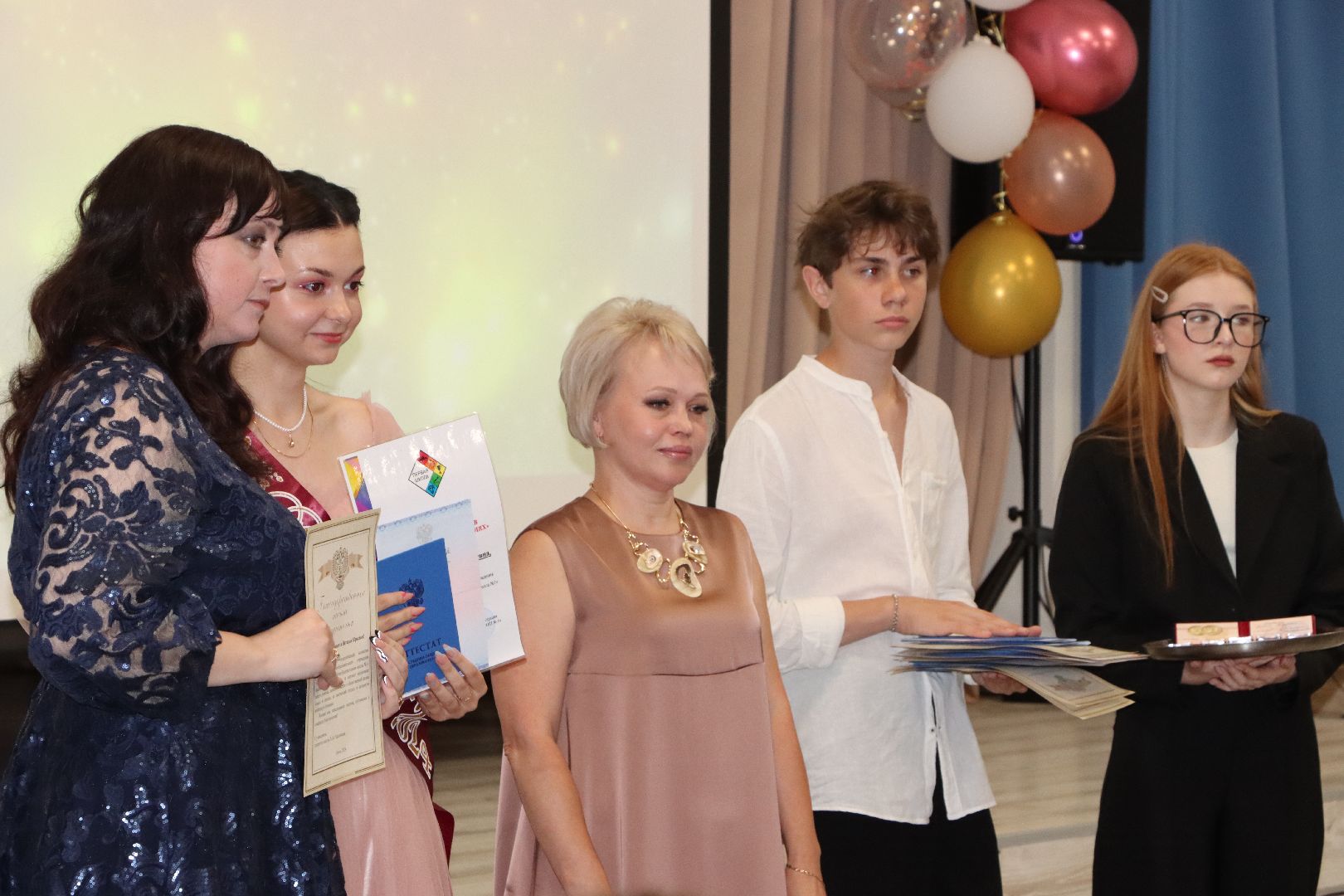 лотошино, лотошинская школа 1, образование, выпускной 2024, выпускник 2024,