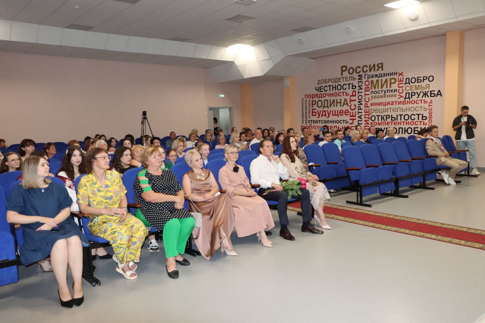 лотошино, лотошинская школа 1, образование, выпускной 2024, выпускник 2024,