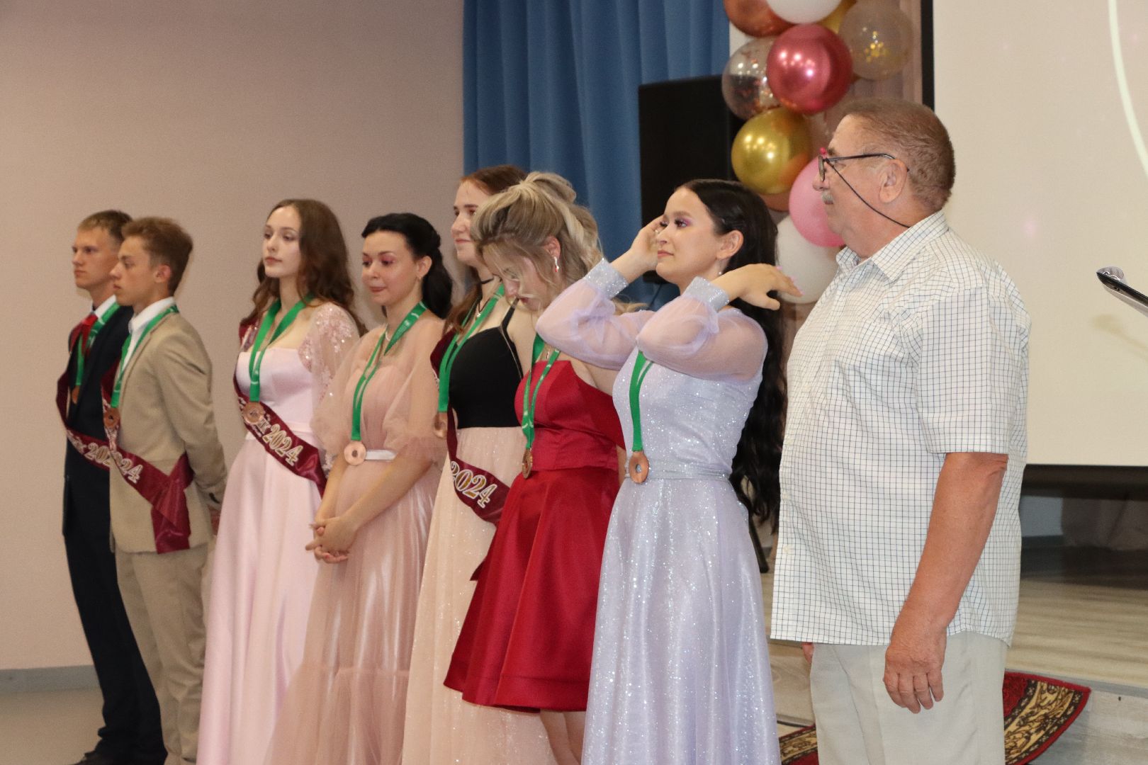 лотошино, лотошинская школа 1, образование, выпускной 2024, выпускник 2024,