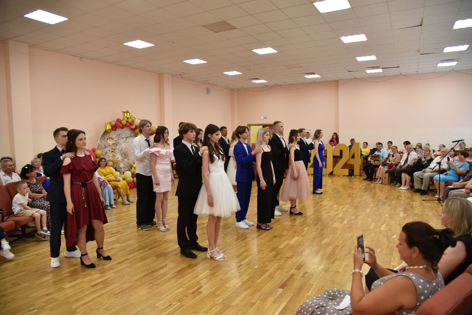 лотошино, лотошинская школа 2, выпускники, выпускник 2024, выпускной 2024, образование,