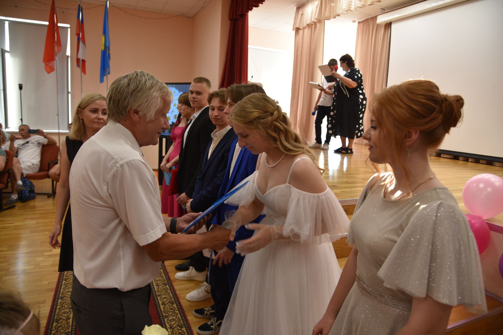 лотошино, лотошинская школа 2, выпускники, выпускник 2024, выпускной 2024, образование,