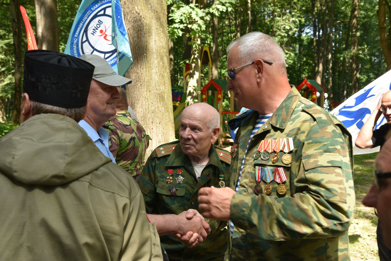 лотошино, лотошинский парк, день ветеранов боевых действий, парки подмосковья, боевое братство,