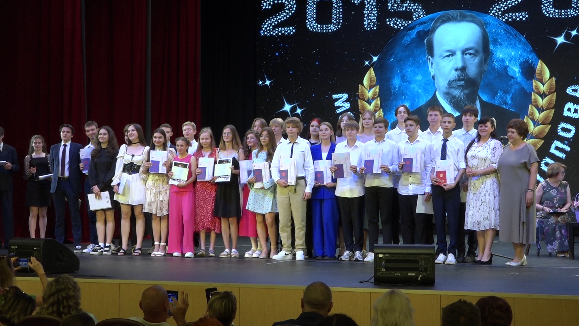 школа им АС Попова, поповка во власихе, выпускник 2024, девятиклассники школы Попова, аттестат с отличием,