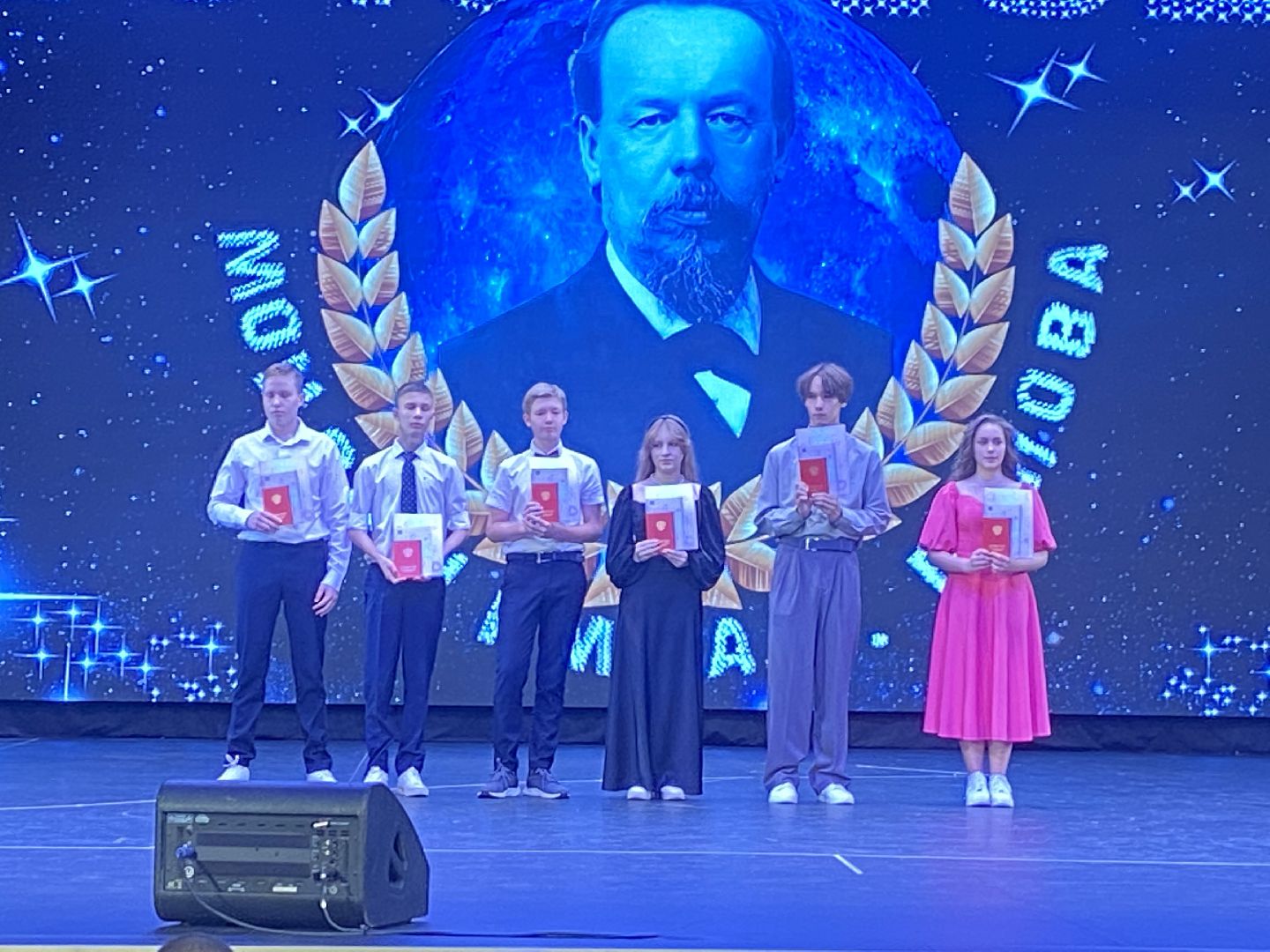 школа им АС Попова, поповка во власихе, выпускник 2024, девятиклассники школы Попова, аттестат с отличием,