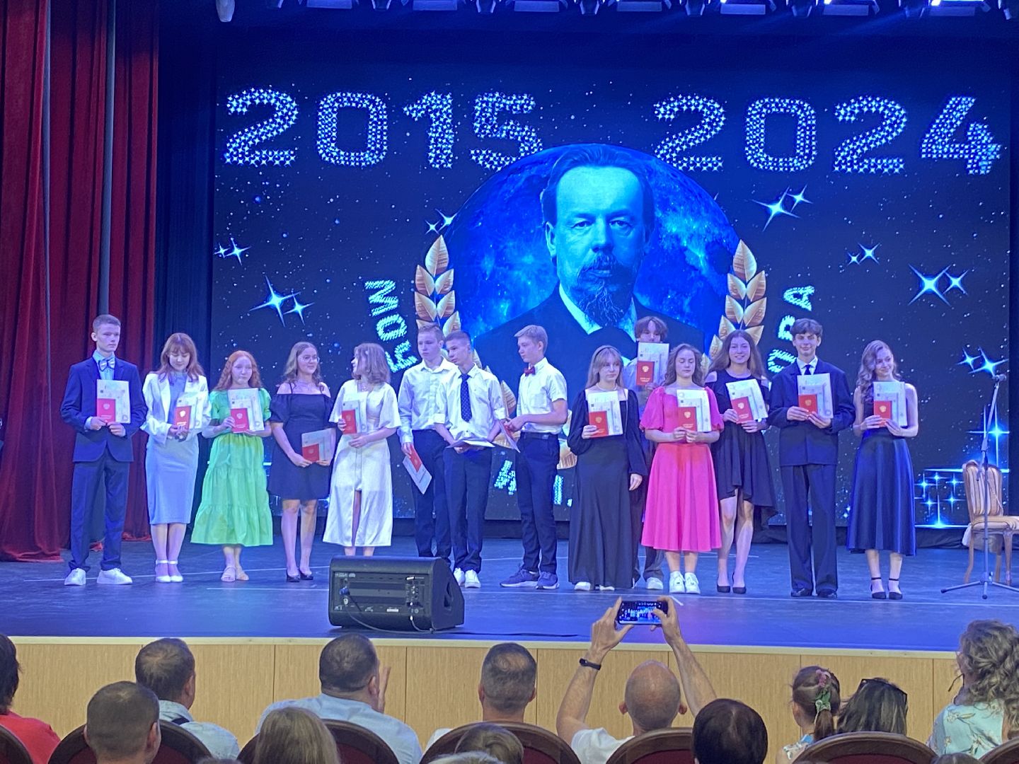 школа им АС Попова, поповка во власихе, выпускник 2024, девятиклассники школы Попова, аттестат с отличием,