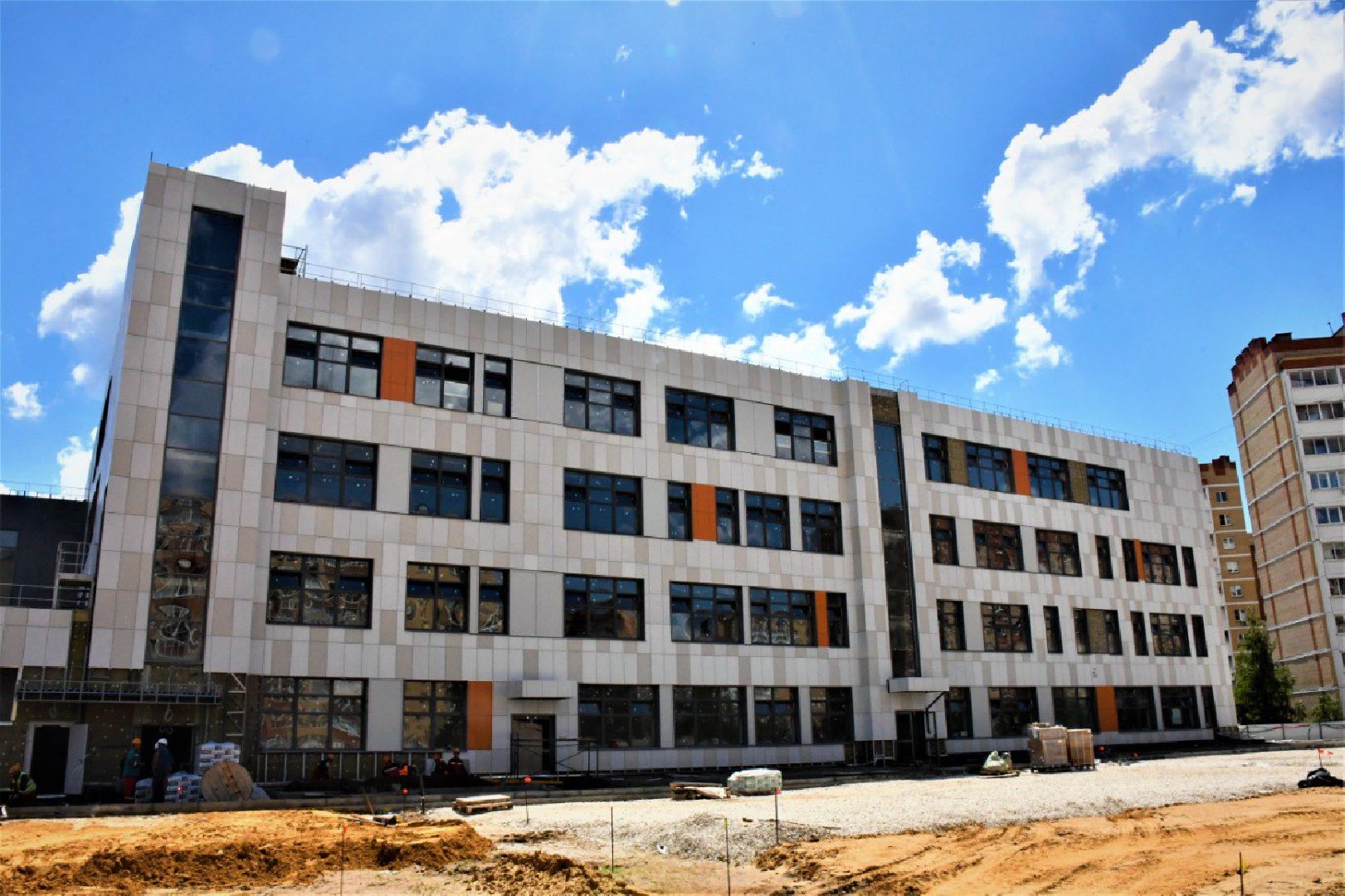 пятый микрорайон, школа, строительство, стройплощадка, проверка, борис аубакиров, жуковский,