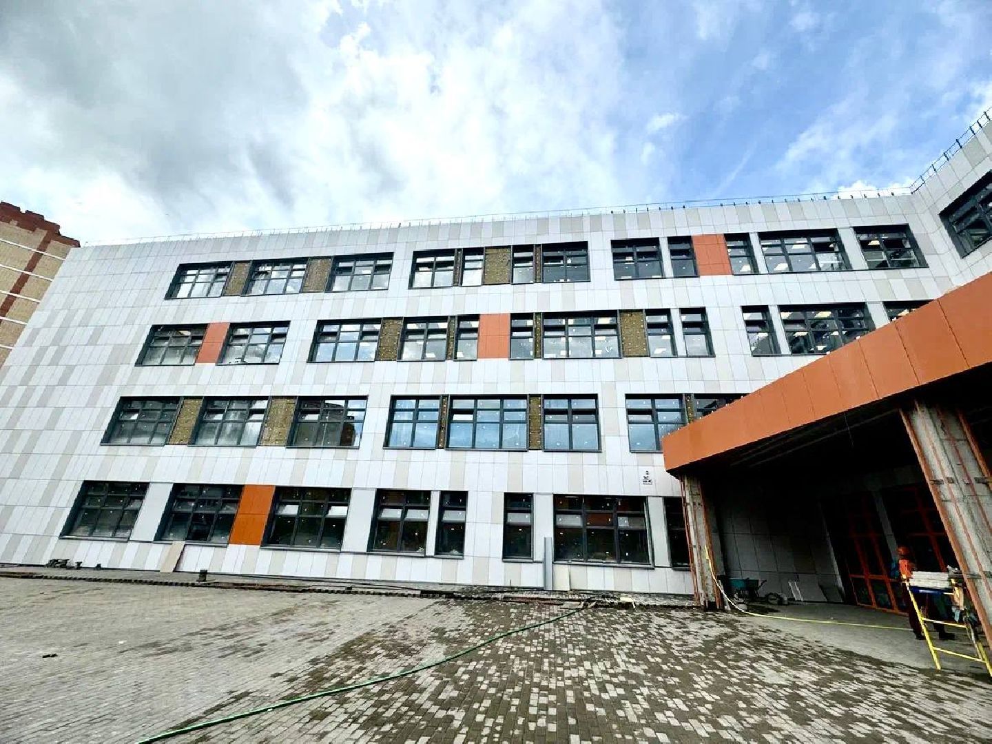 пятый микрорайон, школа, строительство, стройплощадка, проверка, борис аубакиров, жуковский,